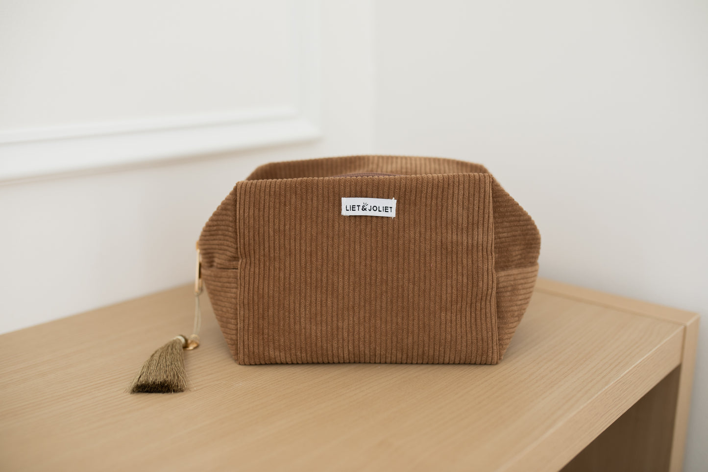 Ribbed Cosmetic Bag | Brown